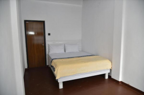 Shiny cot Double room with lake view